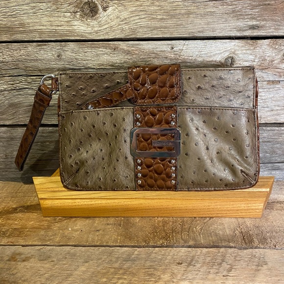NWOT 90s Inspired GUESS Clutch Purse in Faux Ostrich/Alligator - Beauty - Picture 2 of 10